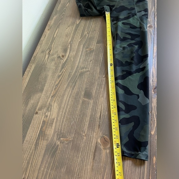 Old Navy Active Womens XS Camo Work Out Leggings with Side Pockets - Picture 7 of 8